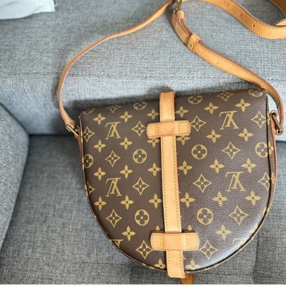 Louis Vuitton Vintage Chantilly GM Crossbody Bag - Picture 5 of 11